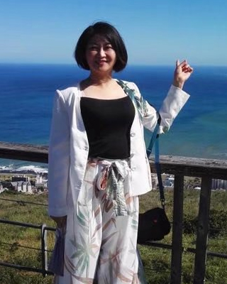 周女士